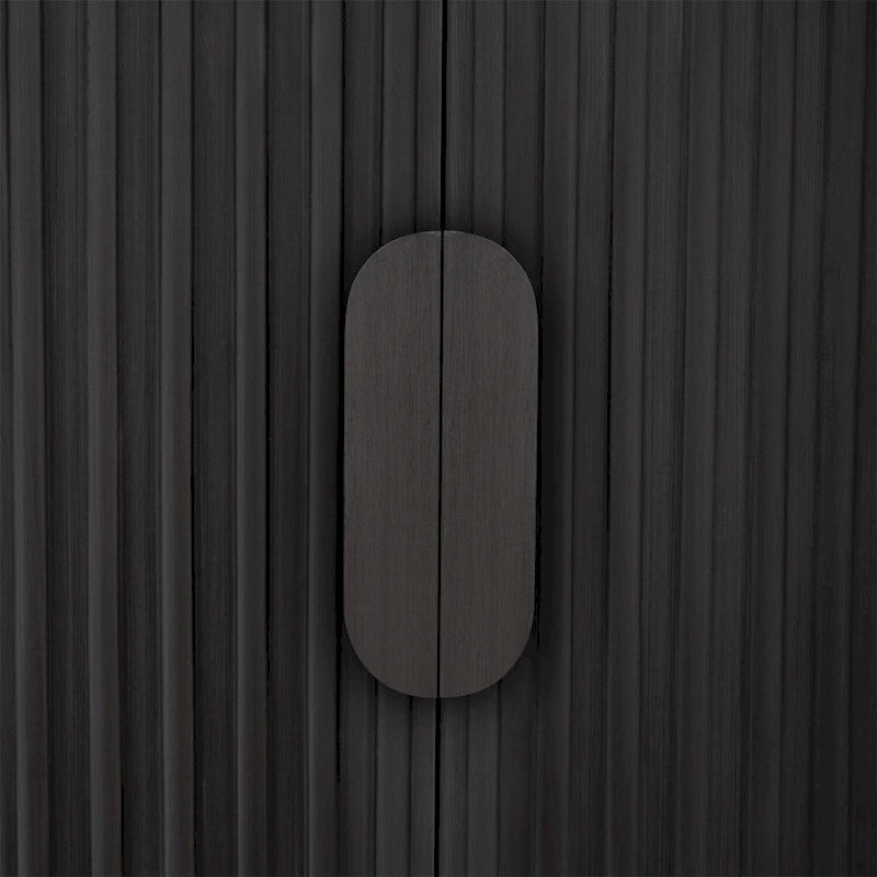 Credenza di lusso discreto dal design curvo con ripiani regolabili