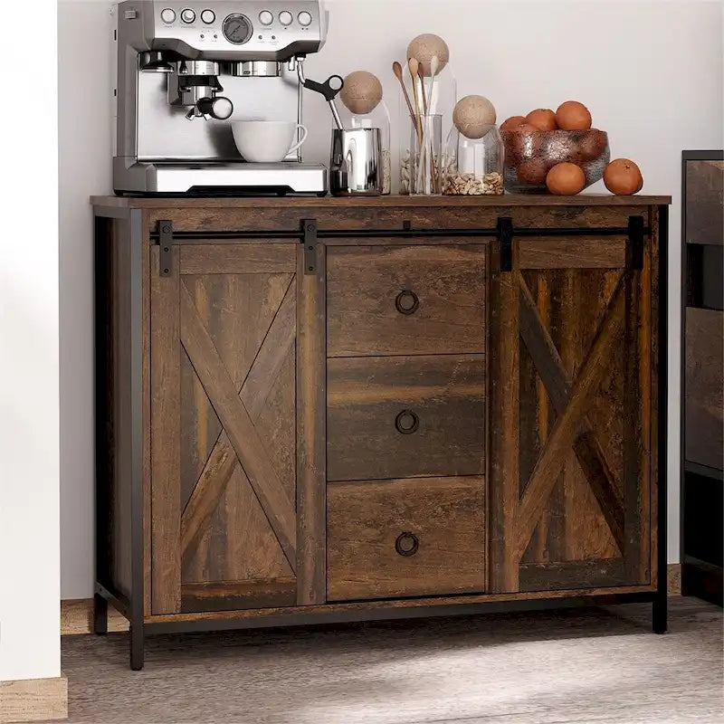 Kuchenna szafka bufetowa z przesuwnymi drzwiami w stylu barn door i regulowanymi półkami