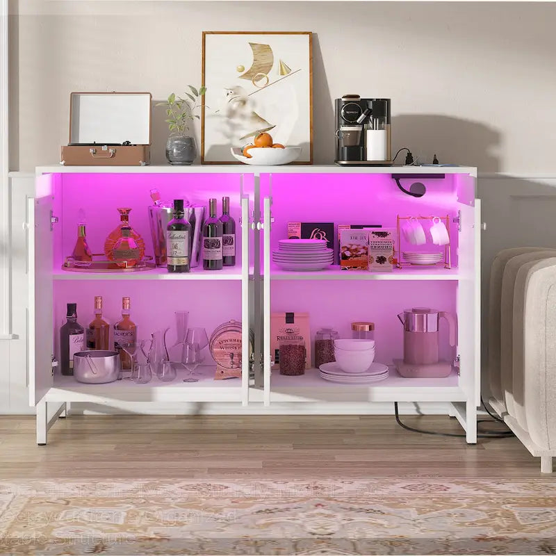 Credenza decorativa a 4 ante con presa elettrica, credenza contenitore e mobile bar con luce LED